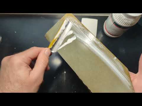 Видео: Суперфиниш клинковой бритвы на венской извести.