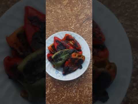 Видео: Печени капии за салата с олио, оцет и сол