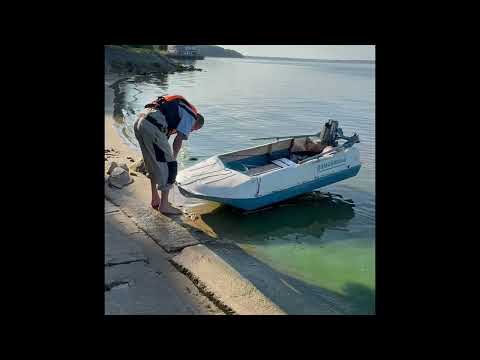Видео: Лодка Романтика с Ямаха 2л.с.