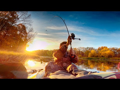 Видео: Всплески прям у лодки!!! В поисках щуки по протокам на пакрафте. Рыбалка на спиннинг.