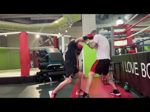 Видео: Как не упасть в нокаут. 100% метод как уменьшить количество пропущенных ударов в голову