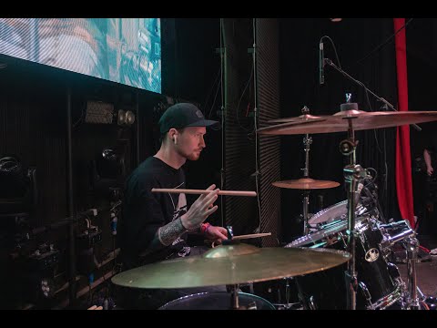 Видео: Сложно ли научиться играть на барабанах?