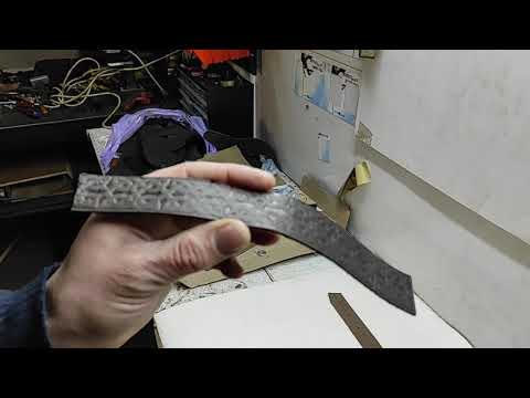 Видео: Станок для тиснения кожи роликами.