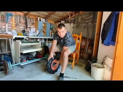 Видео: ЖИВОТ НА СЕЛО: Какви са тънкостите при смяна на гума за мотофреза?