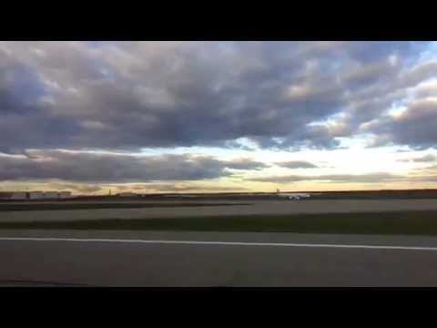 Видео: Взлёт самолёта Airbus A320. Вид из салона