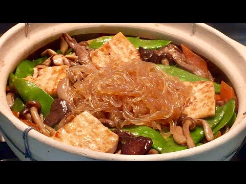 Видео: 《Горшок со стеклянной лапшой с грибами и тофу》Фаворитом является стеклянная лапша под ним！