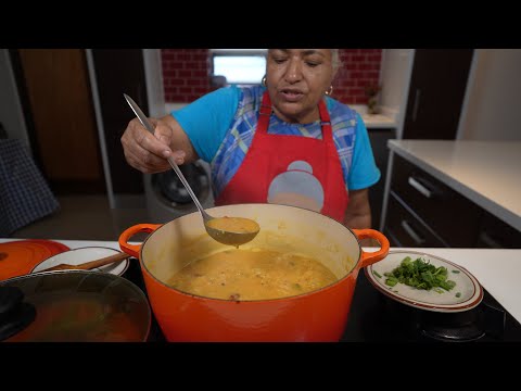 Видео: Приготовление дала из фасоли и чатни из зеленого перца — два простых варианта вкуснейшего овощног...