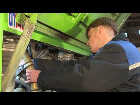 Видео: Автобусный парк №1 в этом году принял 19 молодых специалистов