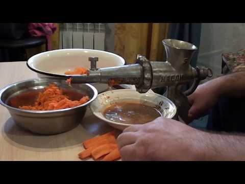 Видео: Нашли ручную соковыжималку советского времени! Как это работает!