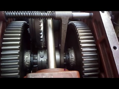 Видео: Осмотр КПП и заднего моста изнутри... Синтай 454