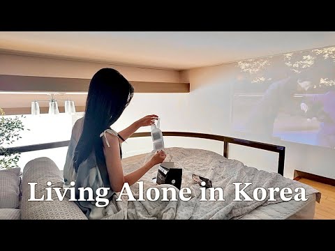 Видео: Жизнь в одиночестве в Корее | Лечение болезни дома 🛋️ Домашняя еда 🍴 Видео о кинотеатре