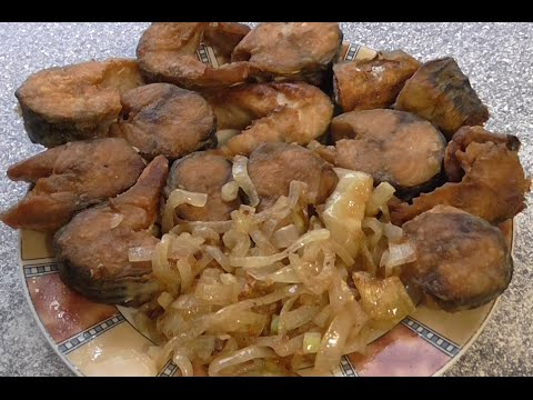 Видео: Жарим скумбрию Как пожарить скумбрию Готовим скумбрию