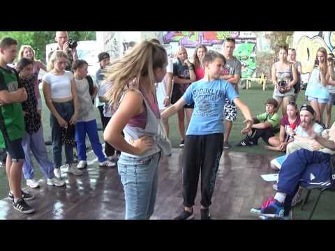 Видео: Street dance: Hip-Hop battle Кate vs Kevton. Extreme summer-2016 in Sumy