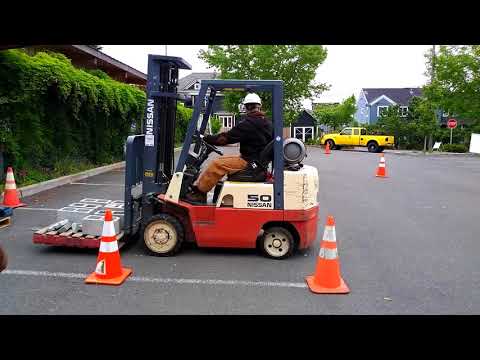 Видео: Экзамен по вождению погрузчика,США