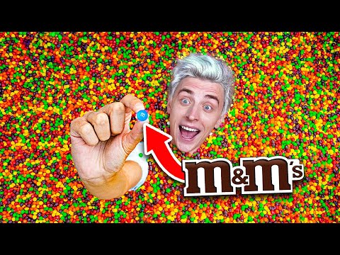 Видео: Кто Найдет M&M's в Бассейне Skittles, Получит 10,000$ - Челлендж