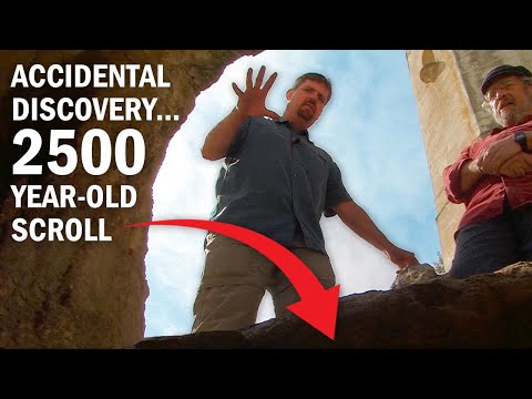 Видео: ДРЕВНЕЙШИЙ экземпляр Священного Писания, когда-либо найденный! (Даже старше свитков Мёртвого моря)