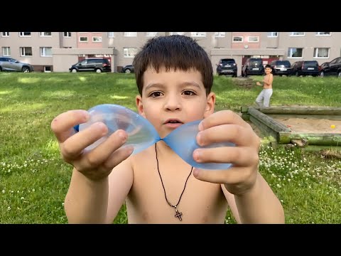 Видео: Влог 19 Битва шарами с водой, на море с Севой, гигантский кузнечик и голубая глина