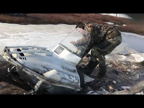 Видео: Снегоход Буран по снежному болоту, застрял. Ямаха провалилась под лед. Часть 1