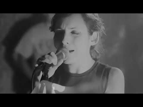 Видео: Nasekomix   Inject Me With Love Инжектирай ме с любов