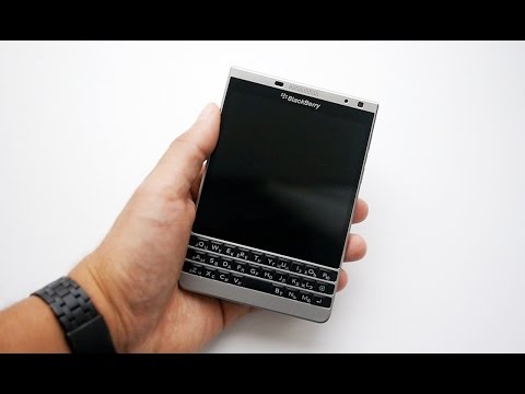 Видео: Обзор BlackBerry Passport Silver Edition [max-review.ru]