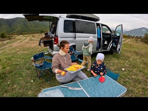 Видео: В Грузию на машине. Попали в ДТП. Остались без жилья - ЖИВЕМ ВОЗЛЕ ХРАМА С ДЕТЬМИ. ДР Настеньки.
