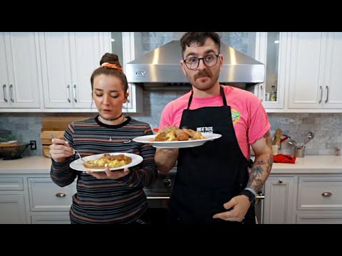 Видео: Пюре с сосисками и секретом - Джулиан и Дженна Марблс