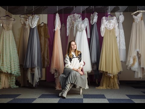 Видео: Как выбрать свадебное платье в 2021 году/ Прическа и макияж в образе невесты