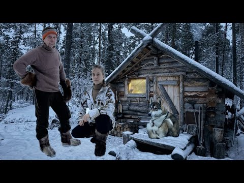 Видео: живём с дочкой в избушке на лесном озере...