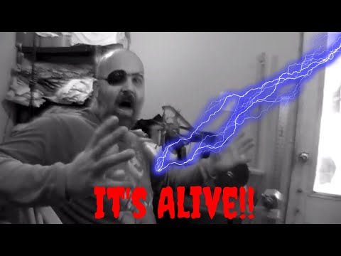 Видео: Оно живое!!! Электрифицируйте швейную машину китайского кожаного патчера Часть 2