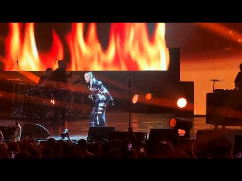 Видео: Мари Краймбрери - Пряталась в ванной Big love show 2024 Санкт-Петербург