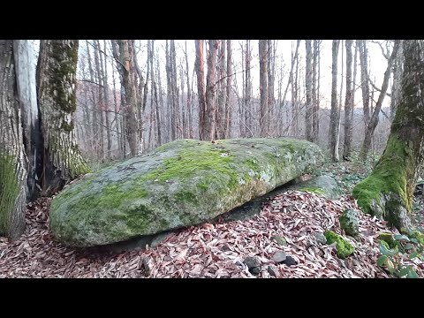 Видео: Видео 20 (часть 2) - Огромный дольмен с бубончиком (Большое Псеушхо   Бганамакух)