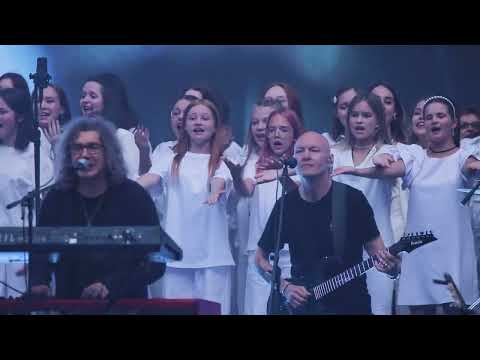 Видео: На сольном концерте Леонид Агутин и хор Музыкальной академии исполнили песню «Мир зелёного цвета»