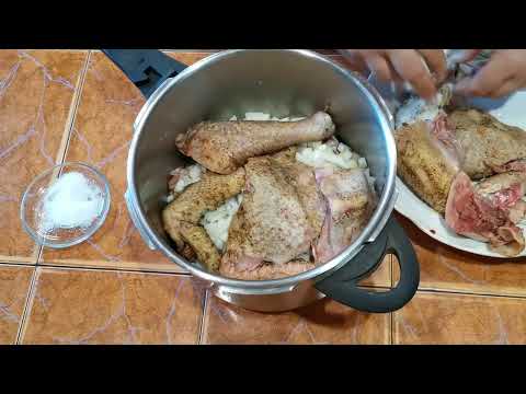 Видео: Как я готовлю жесткого домашнего петуха(курицу)