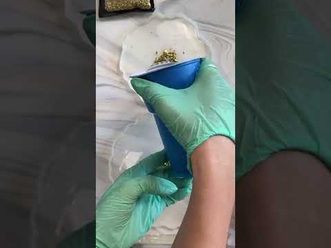 Видео: Заливка этажерки эпоксидной смолой - эффект Цветка