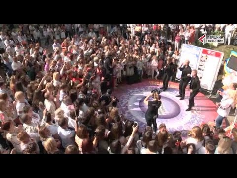 Видео: КАРАОКЕ НА СЕЛІ. ПУСТОМИТИ