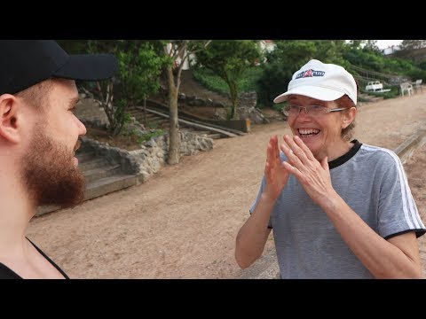 Видео: Удивил Маму, Приехав Через Всю Страну! (Эмоционально)