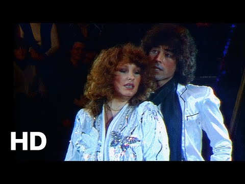 Видео: Алла Пугачёва и Валерий Леонтьев - Поздно (Official HD Video) [«Новогодний аттракцион»]
