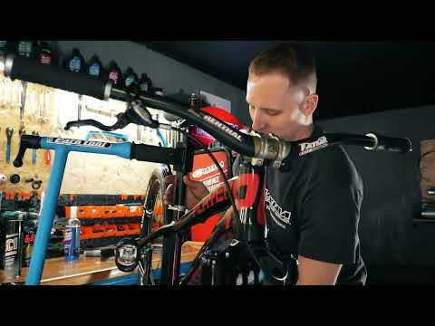 Видео: Подготовка велосипеда к тренировке с  Maxima Racing Oils