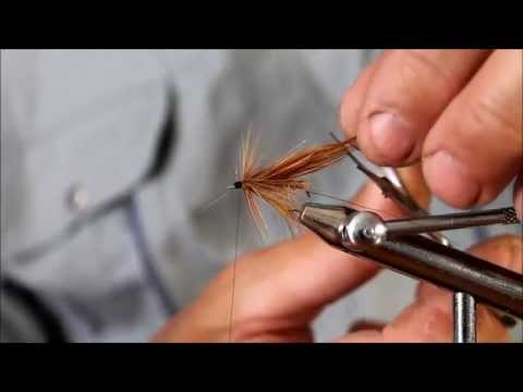 Видео: Мушки для голавля - сухой коричневый ручейник