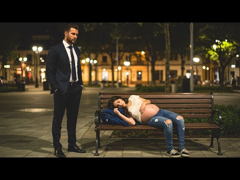 Видео: Её Выгнали За Беременность, И Она Спала На Площади… Пока Её Не Нашёл Миллионер!