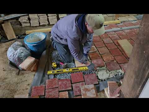 Видео: Дилемма с напольной плиткой для коттеджа!