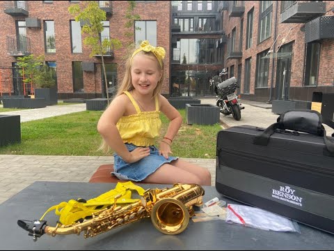 Видео: Тихомирова София и инструмент мечты - саксофон. Сопрано саксофон Roy Benson SG-302