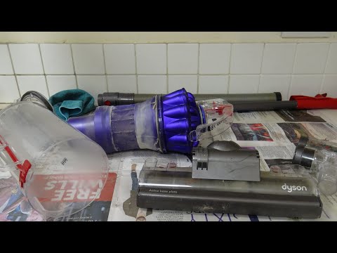 Видео: ASMR — Как чистить вертикальный проводной пылесос Dyson DC40