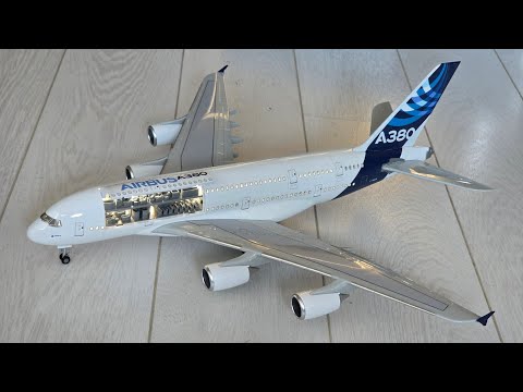 Видео: Насколько хороша эта масштабная модель Airbus A380 с открывающимися деталями и подсветкой? Давайт...