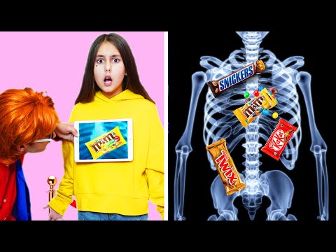 Видео: Как ПРОНЕСТИ СЛАДОСТИ в КИНОТЕАТР / СМЕШНЫЕ трюки с едой и не только