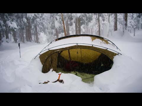 Видео: Одиночный кемпинг «Метель» | Горячая палатка, засыпанная снегом