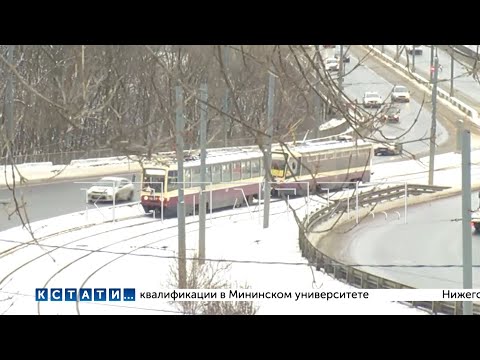 Видео: Потерявший управление трамвай, задом понесся по склону и механические тормоза его не остановили