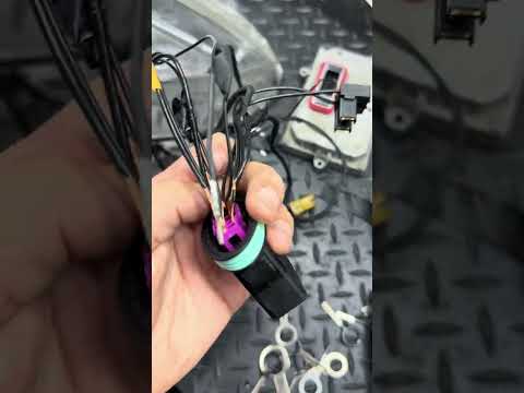 Видео: Mercedes Benz W204 установка светодиодных линз Criline D8