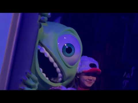 Видео: Обзор Shanghai Disneyland (Шанхайский Диснейленд)