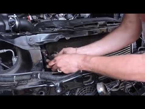 Видео: Как снять радиатор интеркулера на Кайроне. Removing the radiator intercooler SsangYong Kyron